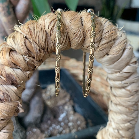 💎Textured hoop earrings - Picture 5 of 6